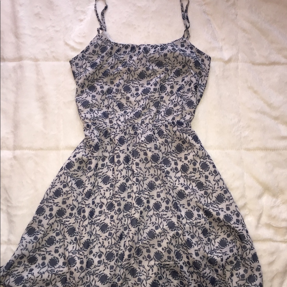 Fun, Flirty Dress nwot loft size m 👗👗👗👗⭐️⭐️⭐️
